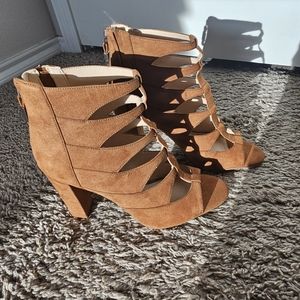 Marc Fisher 4 inch brown pumps size 9 with back zipper